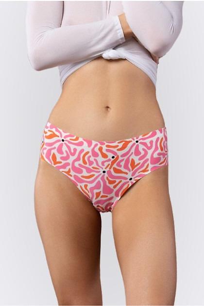 Lollipop Brasil Simple to figi o kroju brazylian, laserowo cięte, ozdobione kolorowym printem. Bezszwowe, odsłaniające pośladki. Niewidoczne pod dopasowaną odzieżą. Pakowane w ozdobne pudełko.  Na prezent idealne.
 
Skład: 89% Poliamid, 10% Elastan, 1% Bawełna
 