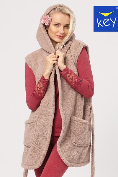 
Krótka kamizelka damska-homewear z miękkiej dzianiny o strukturze "baranka", wiązana w pasie, dwie zewnętrzne kieszenie, z kapturem
Skład: 100% Poliester
 
 
