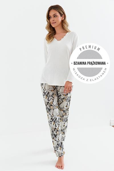  
Piżama damska 417 Cana wanilia – kwiaty iron
materiał top - prażek wiskozowy, wiskoza 95%, elastan 5% / materiał spodni – bawełna 100%


kobieca bluzka w kolorze wanili


trójkątny dekolt i rękawy ozdobione falką z mereżką


komfortowa dzianina typu premium w prążek wiskozowy z elastanem




proste, długie spodnie w kwiaty w kolorach grafitu, écru i wanilii
 
 


 