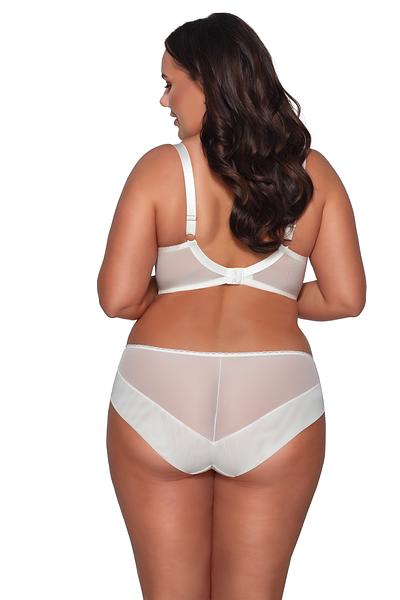  
Figi brazyliany, przód ozdobiony koronką, tył z tiulu 
Skład: 91% Poliamid, 5% Bawełna, 4% Elastan
 