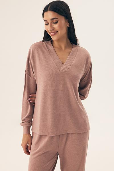 Stylowy komplet homewear damski – doskonały do relaksu i codziennych obowiązków
Miękka i elastyczna tkanina – idealne dopasowanie do sylwetki
Długi rękaw – zapewnia komfort w chłodniejsze dni
Praktyczne ściągacze – wygoda i lepsze dopasowanie
Lekka mieszanka materiałów – 82% poliester, 14% wiskoza, 4% elastan
Marka Henderson Ladies – jakość i wygoda w domowym wydaniu
