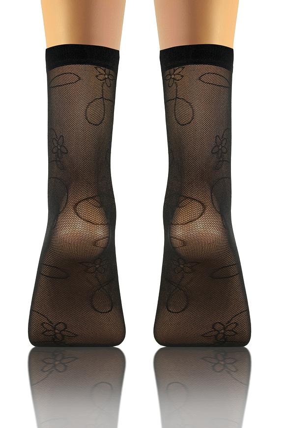 Transparentny materiał z subtelnym, designerskim wzorem nadaje im wyjątkowy charakter, a brak wzmocnień na palcach zapewnia efekt gołej stopy – idealny do odkrytego obuwia. Nieuciskający ściągacz gwarantuje komfort przez cały dzień, nie pozostawiając śladów na skórze. 